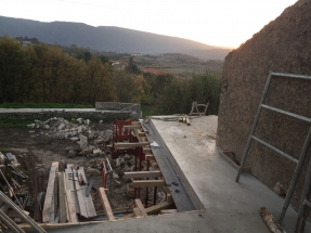 balcon béton armé: construction, rénovation de mas, béton, sous-oeuvre - Viguier maçonnerie à Apt, Bonnieux, Gargas, Gordes, Goult, Lacoste, Lourmarin, Maubec, Menerbes, Oppede, Roussillon, Rustrel, Saignon, St Saturnin, Villars en Luberon