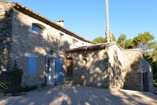 genoise: toiture, rénovation de mas, terrassement, sous-oeuvre - Viguier maçonnerie à Apt, Bonnieux, Gargas, Gordes, Goult, Lacoste, Lourmarin, Maubec, Menerbes, Oppede, Roussillon, Rustrel, Saignon, St Saturnin, Villars en Luberon