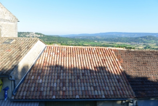 tuiles neuves: toiture, rénovation de mas, terrassement, sous-oeuvre - Viguier maçonnerie à Apt, Bonnieux, Gargas, Gordes, Goult, Lacoste, Lourmarin, Maubec, Menerbes, Oppede, Roussillon, Rustrel, Saignon, St Saturnin, Villars en Luberon