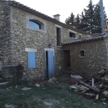 terrasse en gravillon 1: auvent, terrasse, plage, terrassement, restanque - Viguier maçonnerie à Apt, Bonnieux, Gargas, Gordes, Goult, Lacoste, Lourmarin, Maubec, Menerbes, Oppede, Roussillon, Rustrel, Saignon, St Saturnin, Villars en Luberon