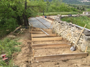 escalier et plage piscine, béton et pierre 1: auvent, terrasse, plage, terrassement, restanque - Viguier maçonnerie à Apt, Bonnieux, Gargas, Gordes, Goult, Lacoste, Lourmarin, Maubec, Menerbes, Oppede, Roussillon, Rustrel, Saignon, St Saturnin, Villars en Luberon