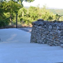 escalier et plage piscine, béton et pierre 4: auvent, terrasse, plage, terrassement, restanque - Viguier maçonnerie à Apt, Bonnieux, Gargas, Gordes, Goult, Lacoste, Lourmarin, Maubec, Menerbes, Oppede, Roussillon, Rustrel, Saignon, St Saturnin, Villars en Luberon