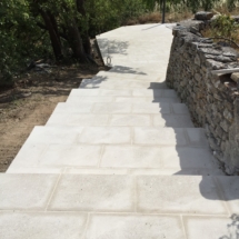 escalier et plage piscine, béton et pierre 6: auvent, terrasse, plage, terrassement, restanque - Viguier maçonnerie à Apt, Bonnieux, Gargas, Gordes, Goult, Lacoste, Lourmarin, Maubec, Menerbes, Oppede, Roussillon, Rustrel, Saignon, St Saturnin, Villars en Luberon