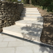 escalier et plage piscine, béton et pierre 7: auvent, terrasse, plage, terrassement, restanque - Viguier maçonnerie à Apt, Bonnieux, Gargas, Gordes, Goult, Lacoste, Lourmarin, Maubec, Menerbes, Oppede, Roussillon, Rustrel, Saignon, St Saturnin, Villars en Luberon